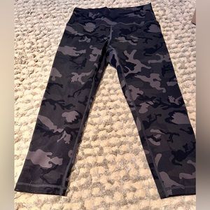 New without tags Zyia Crop Camo Legging Size 4